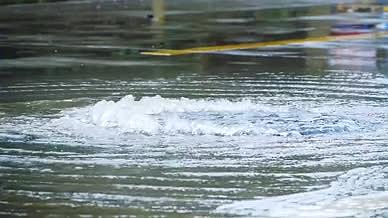 升格恶劣天气暴雨下水道拥堵涨水城市内视频的预览图